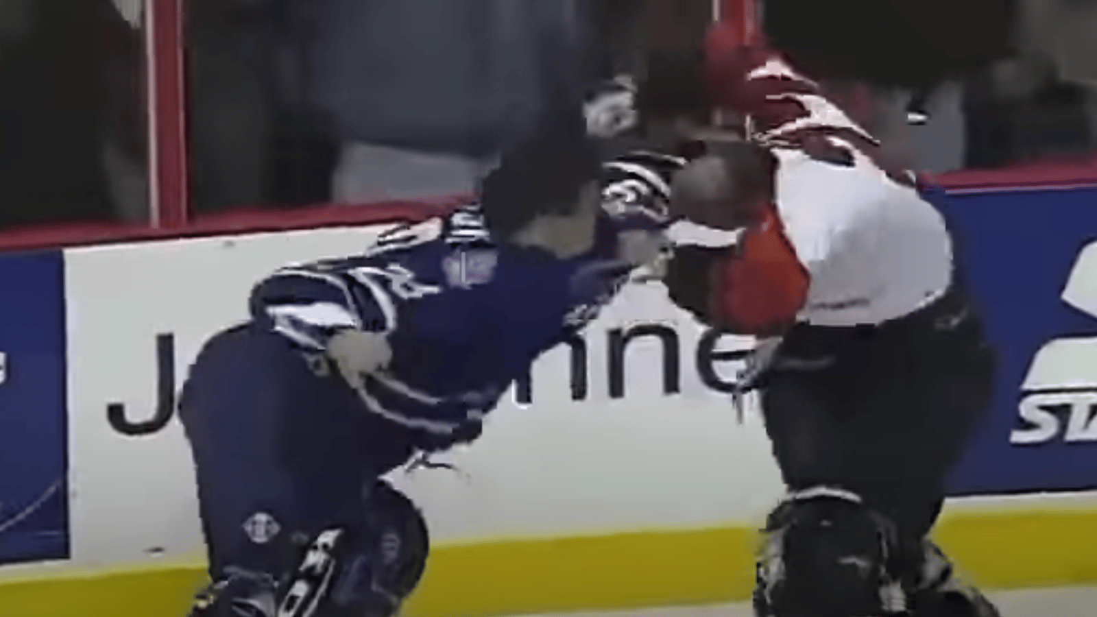 Il y a 27 ans aujourd'hui nous assistions à l'un des combats les plus mémorables entre Ron Hextall et Felix Potvin