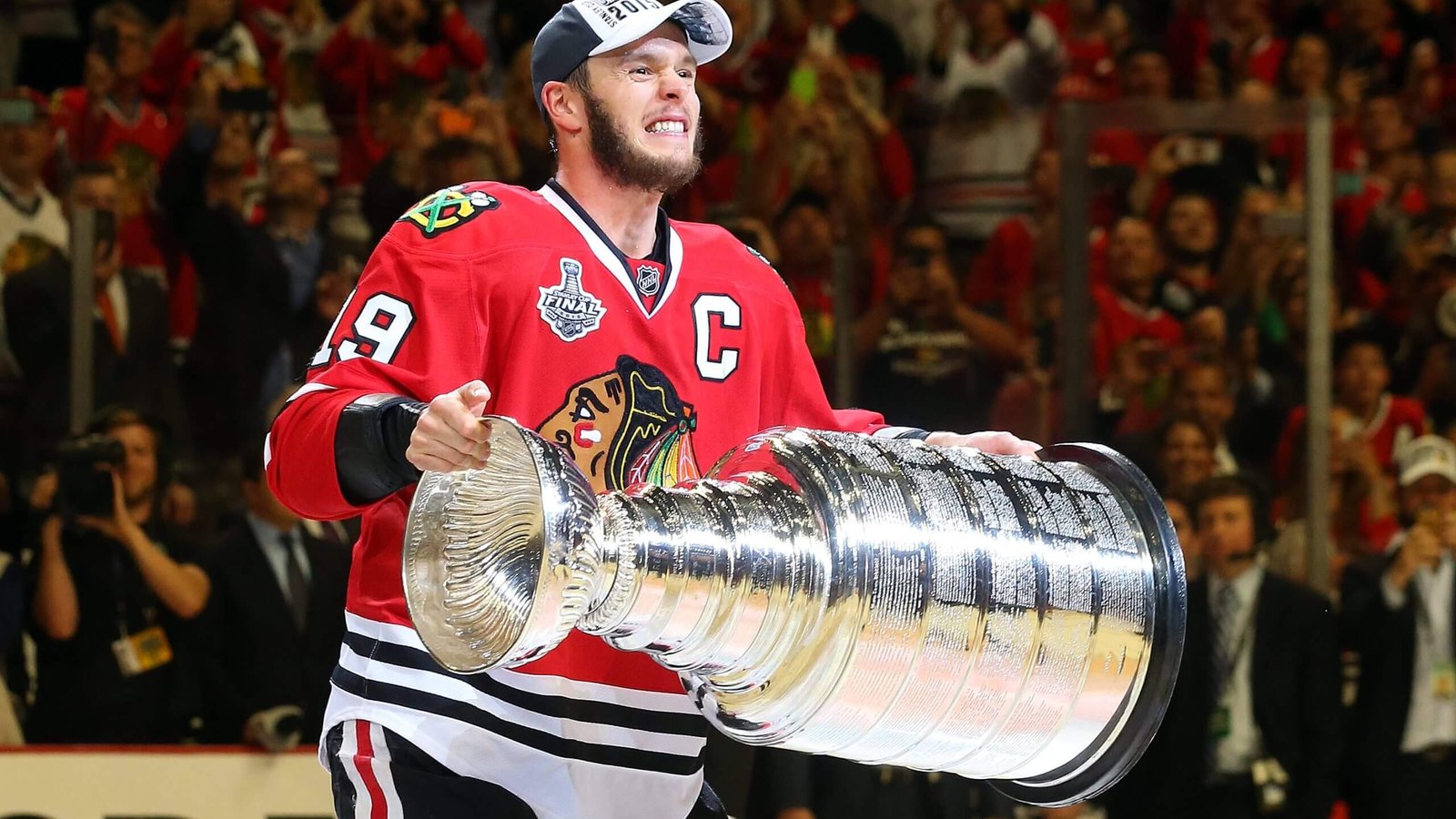 Mathias Brunet offrirait un contrat d'un an à Jonathan Toews