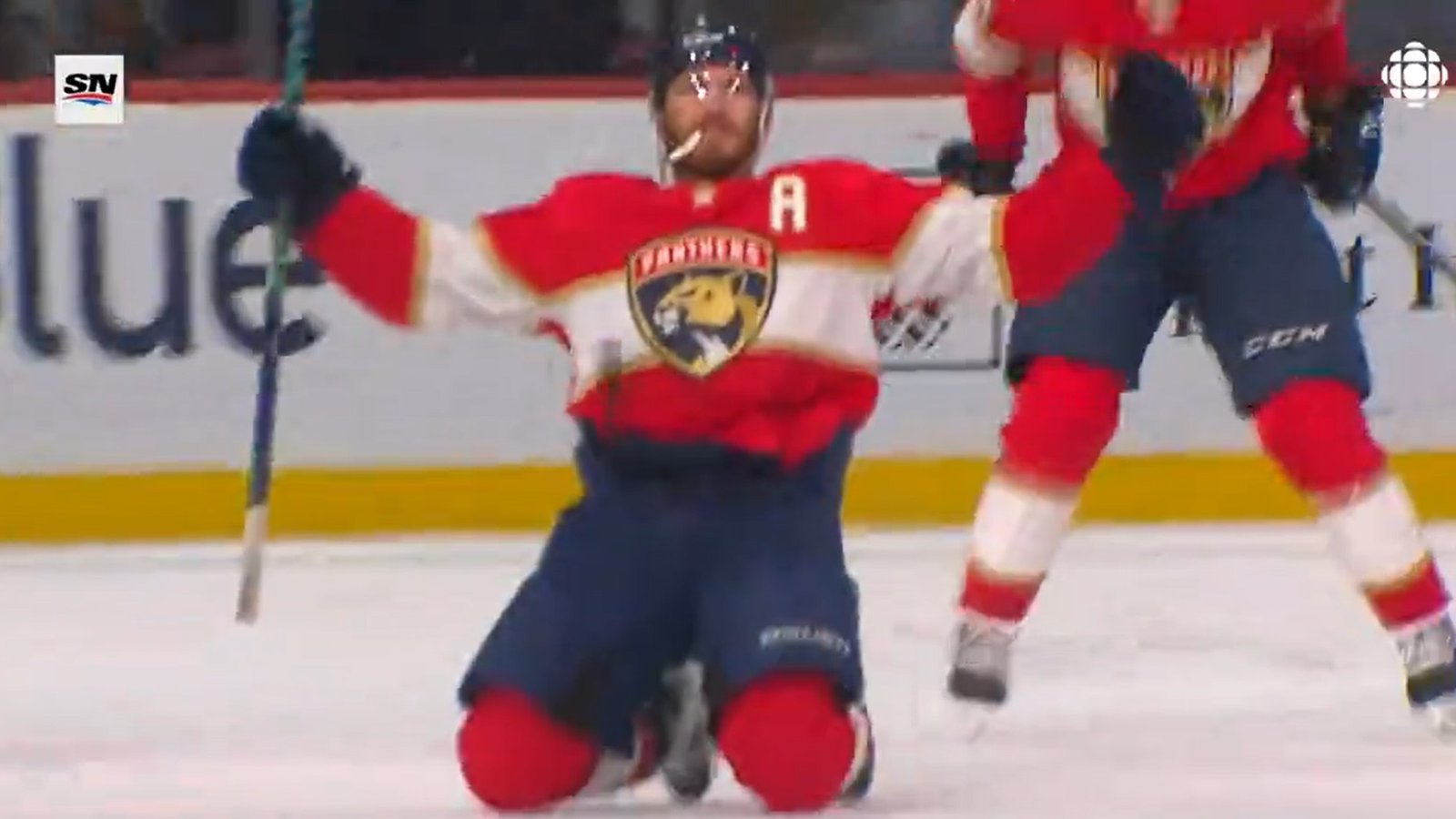 Matthew Tkachuk marque avec 4 secondes à faire afin d'amener les Panthers en finale!