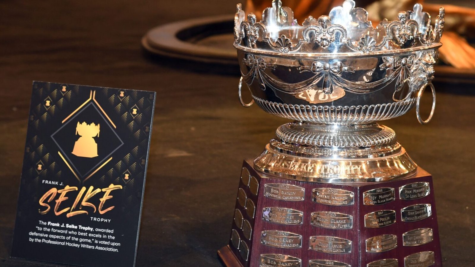 La LNH annonce les trois finalistes au trophée Selke
