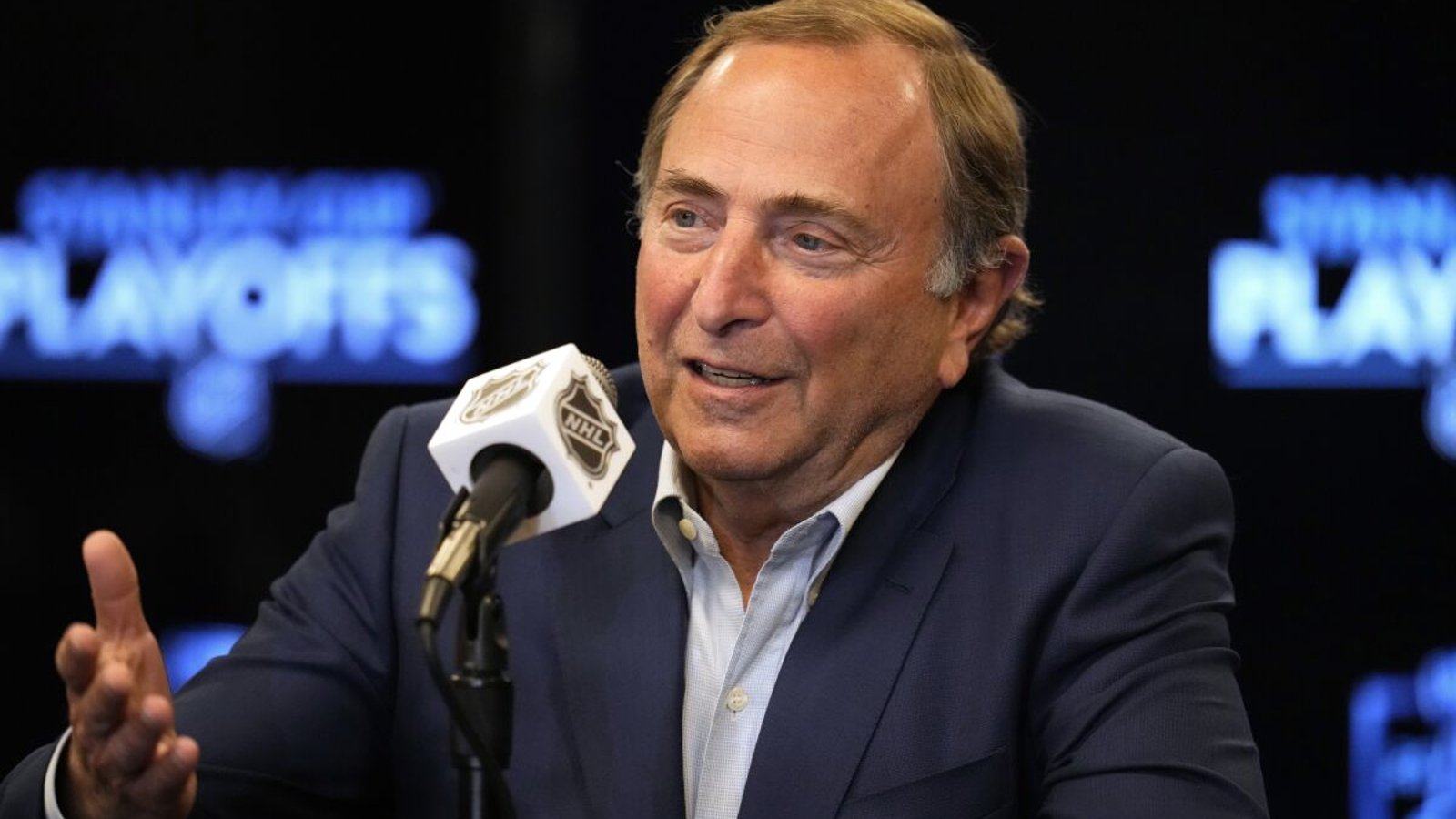Les Rangers attendraient après Gary Bettman avant d'embaucher un entraîneur-chef
