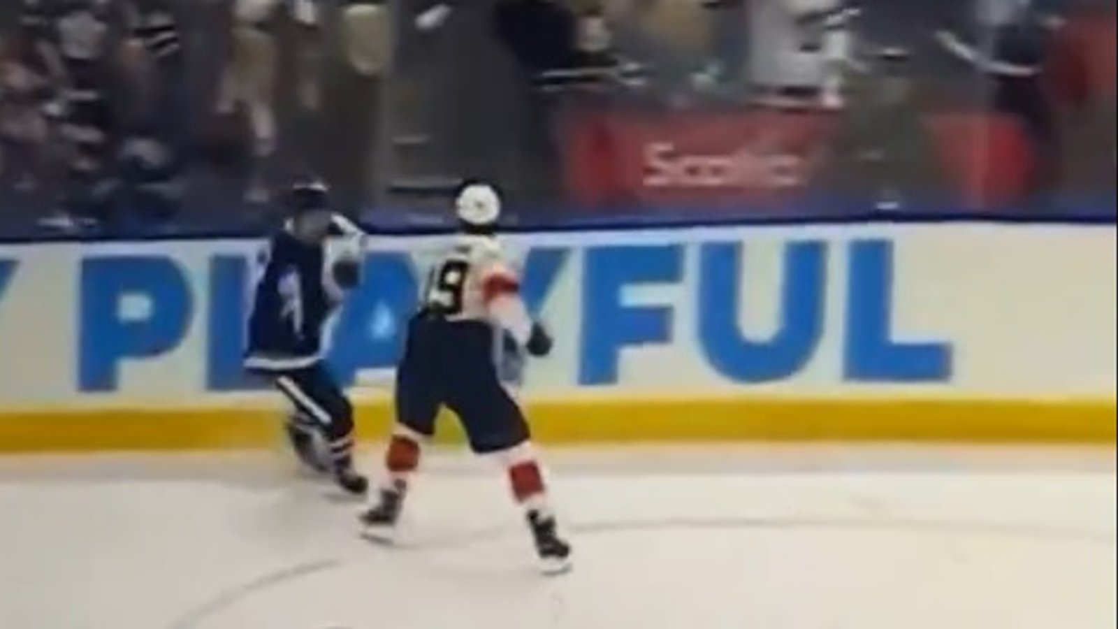 Matthew Tkachuk a tenté de blesser Mitch Marner à la fin du dernier match