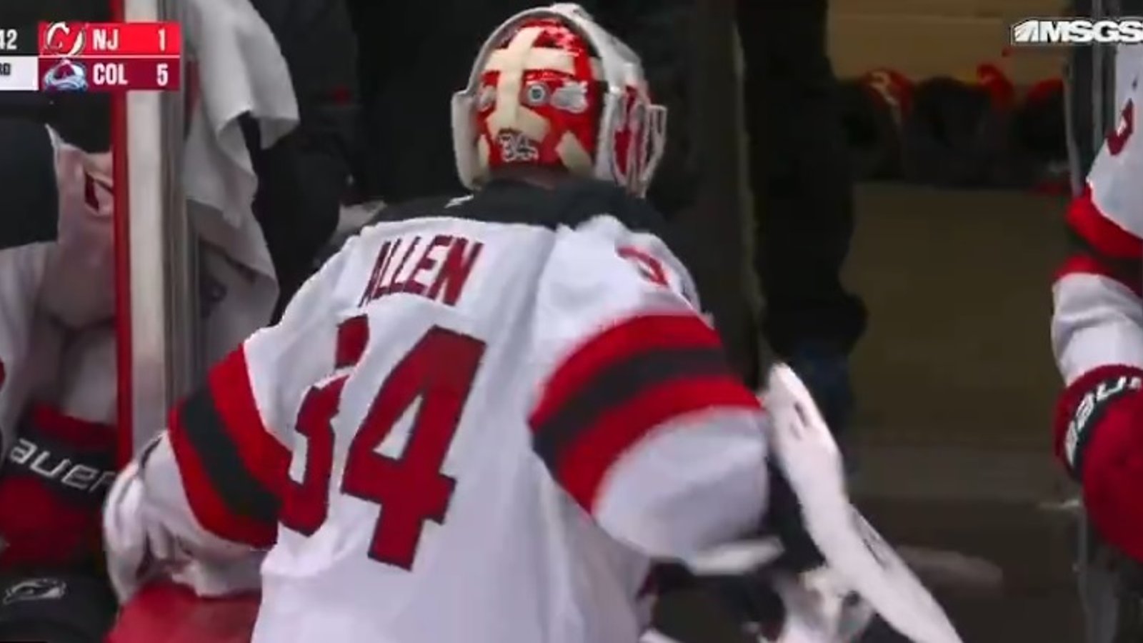 En furie, Jake Allen décide de quitter le match avant la fin!