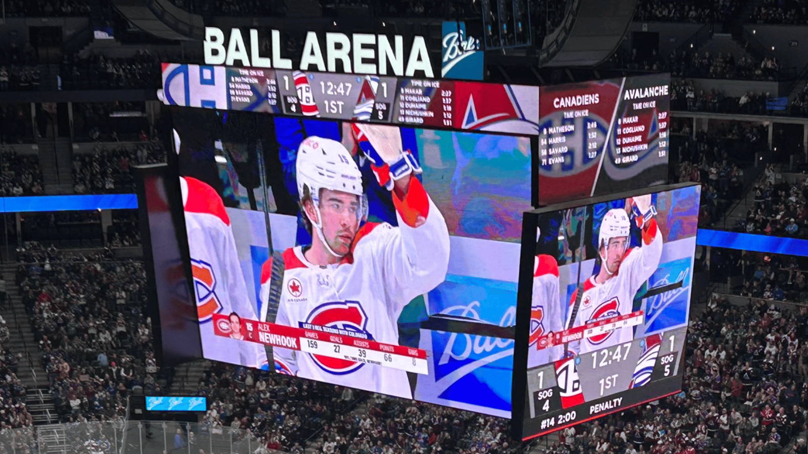 Alex Newhook reçoit un bel hommage de la part de l'Avalanche