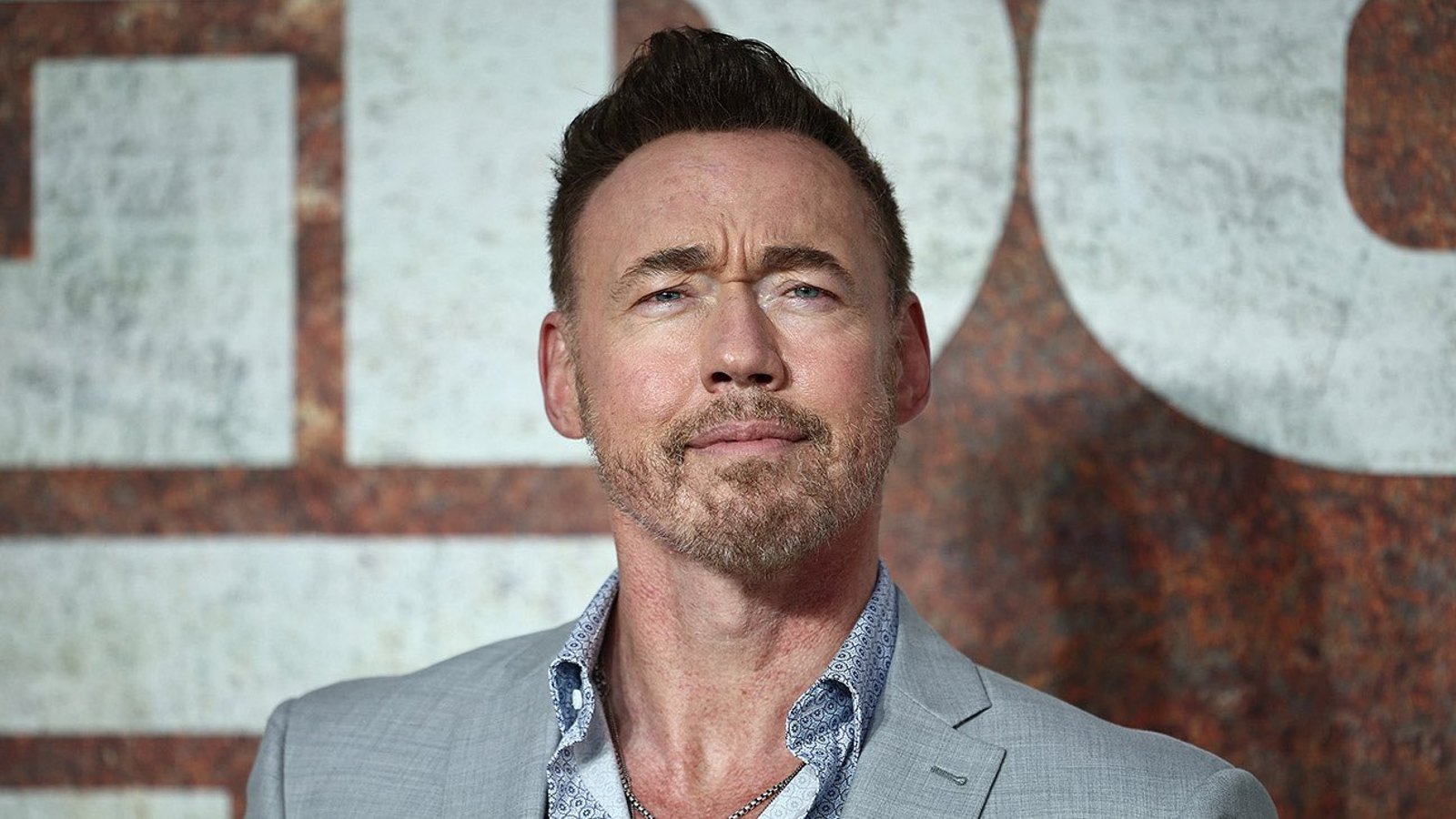 L'acteur Kevin Durand maintient un français impeccable en écoutant une émission bien spécifique à RDS