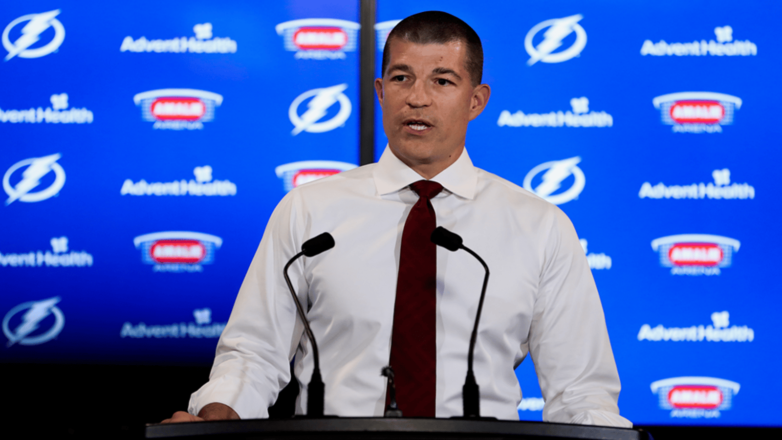 Julien BriseBois y va d'une solide déclaration concernant l'échange de ses choix de 1ère ronde