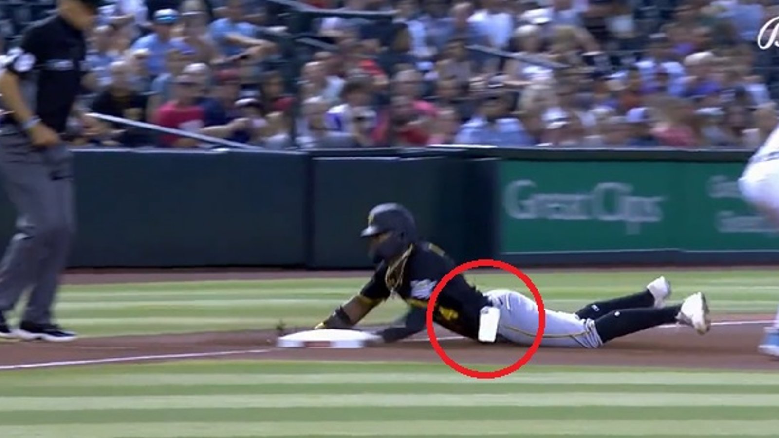 Un joueur des Pirates de Pittsburgh est suspendu pour avoir joué avec son téléphone!