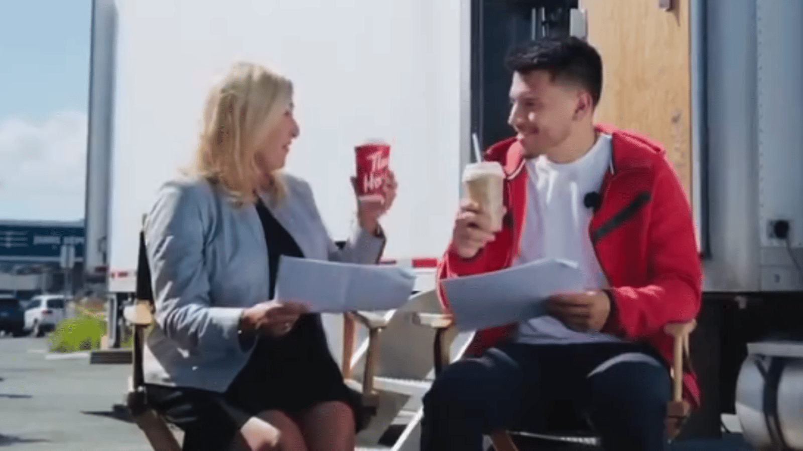 Une suite à la publicité de Tim Hortons avec Nick Suzuki et Chantal Machabée vient de sortir