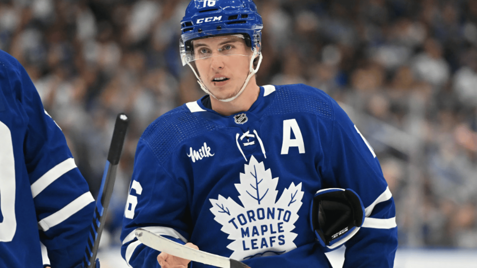 Les Leafs placent Mitch Marner sur la liste des blessés à long terme