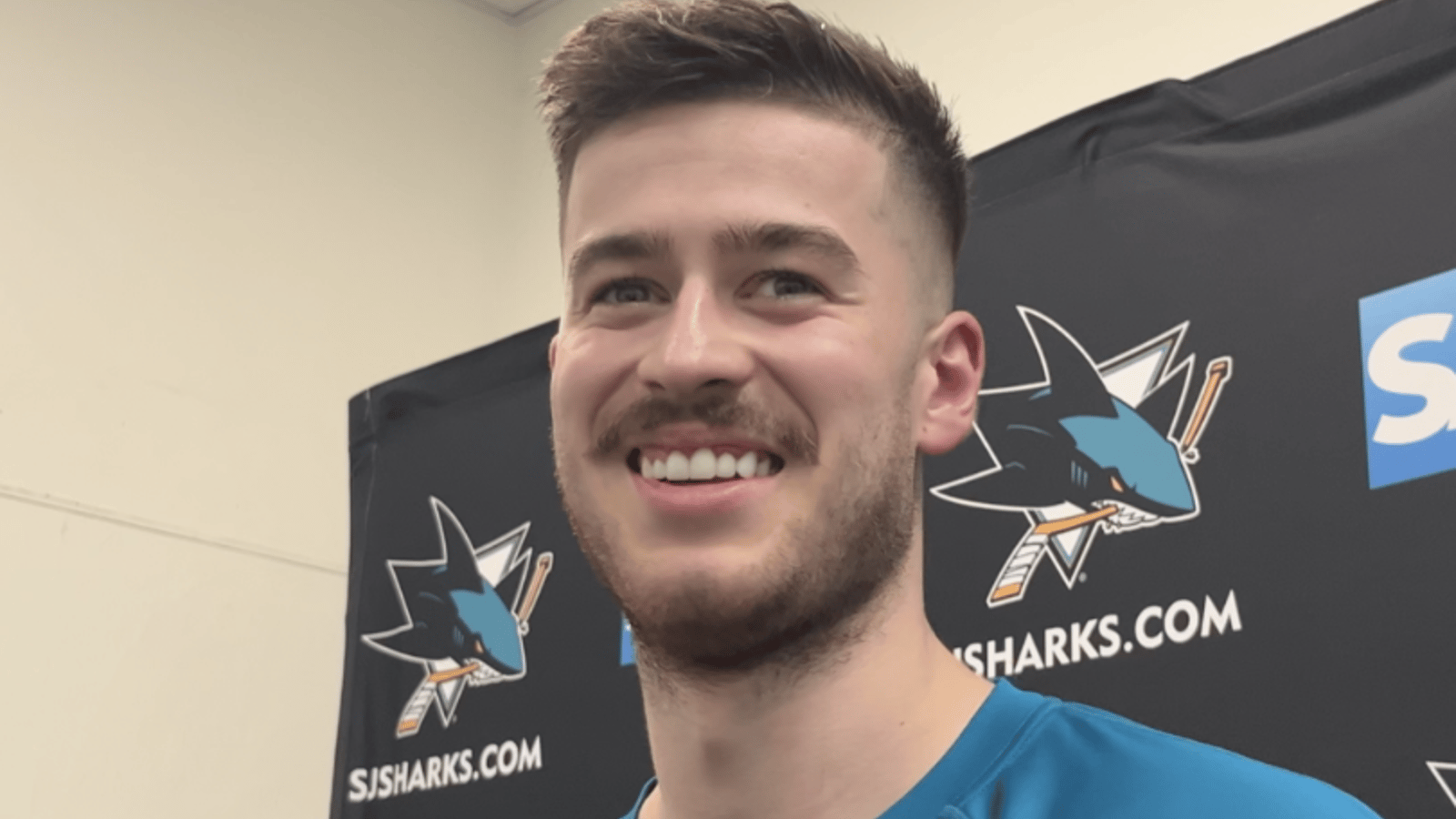Yaroslav Askarov retranché par les Sharks