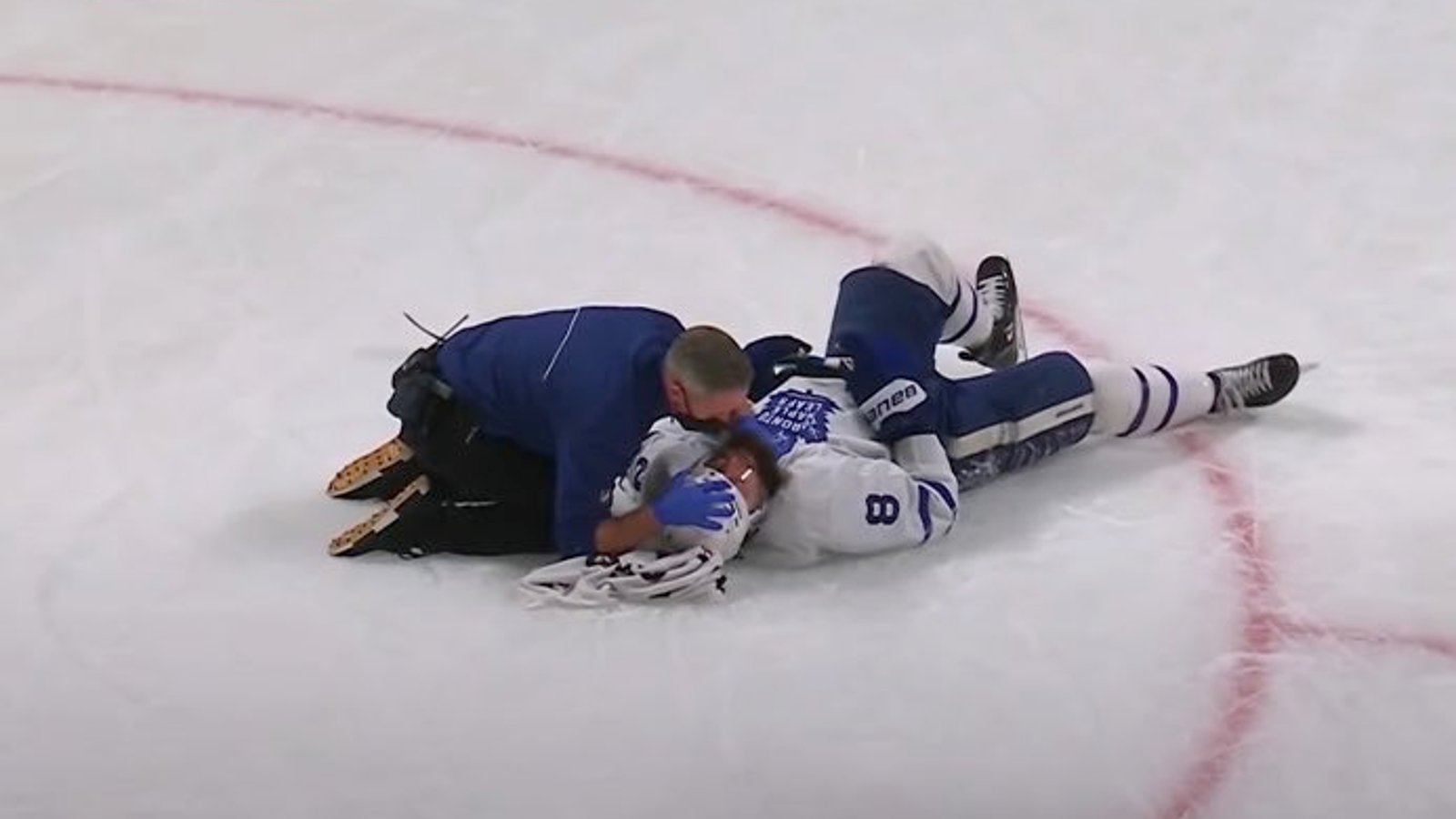 Jake Muzzin forcé de rester au Québec après une inquiétante blessure
