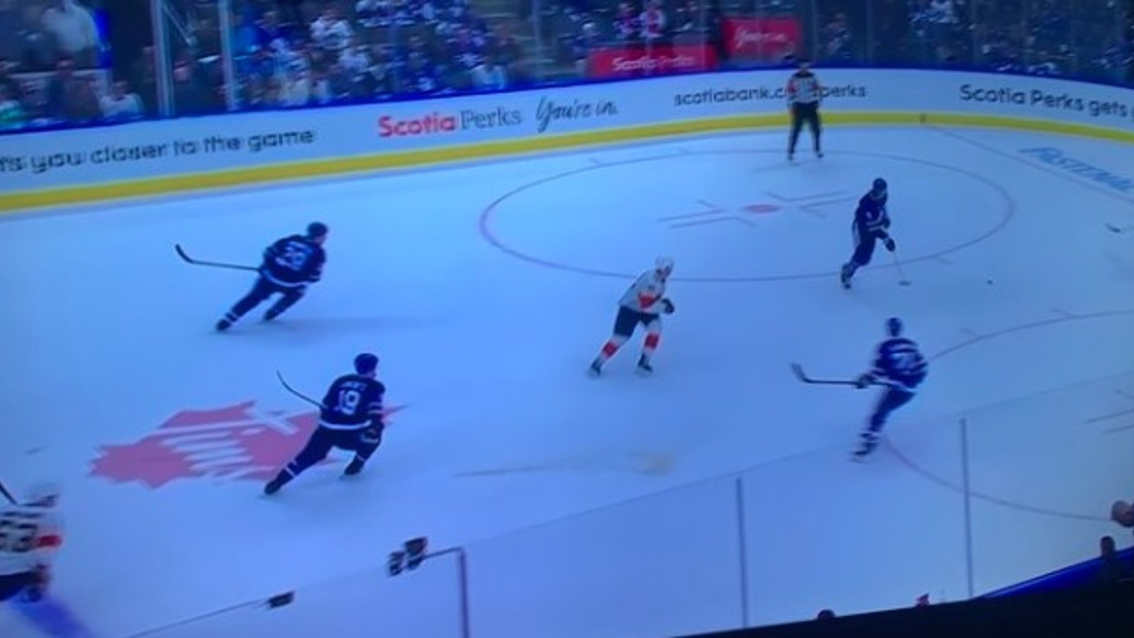 Les Maple Leafs ont dû terminer le match #7 avec de la bière sur la patinoire