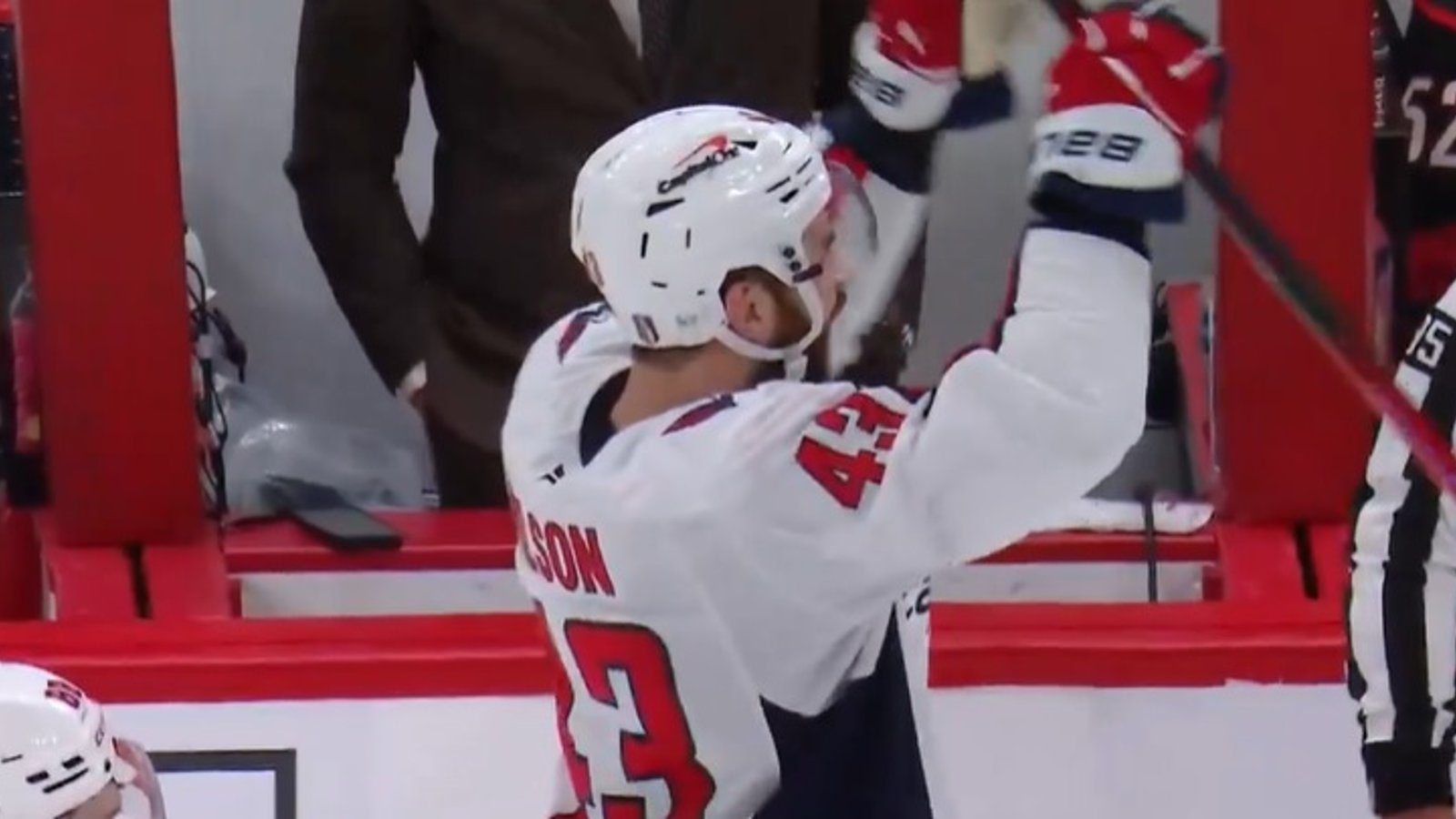 Les Hurricanes ridiculisent Tom Wilson sur les réseaux sociaux
