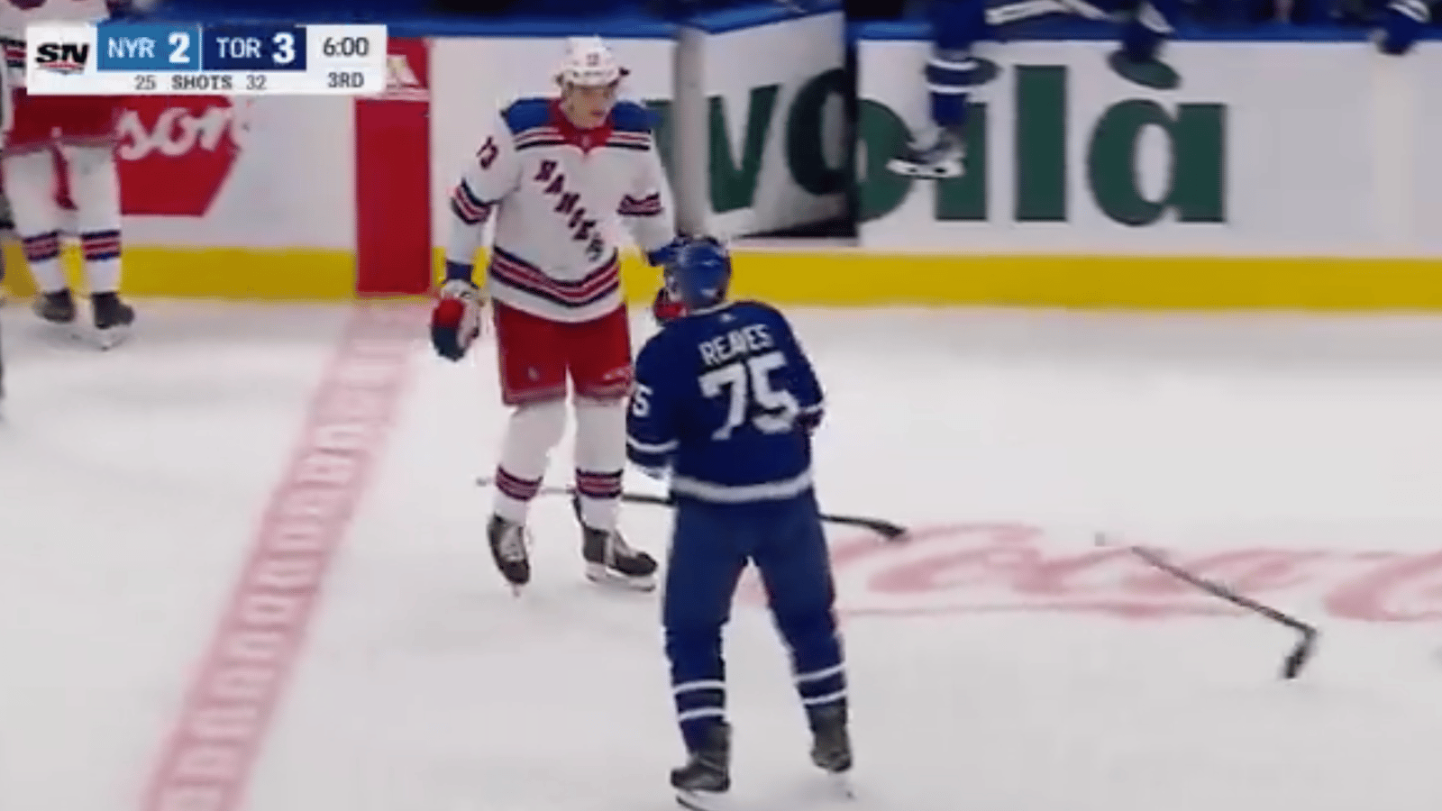 Matt Rempe jette les gants contre Ryan Reaves