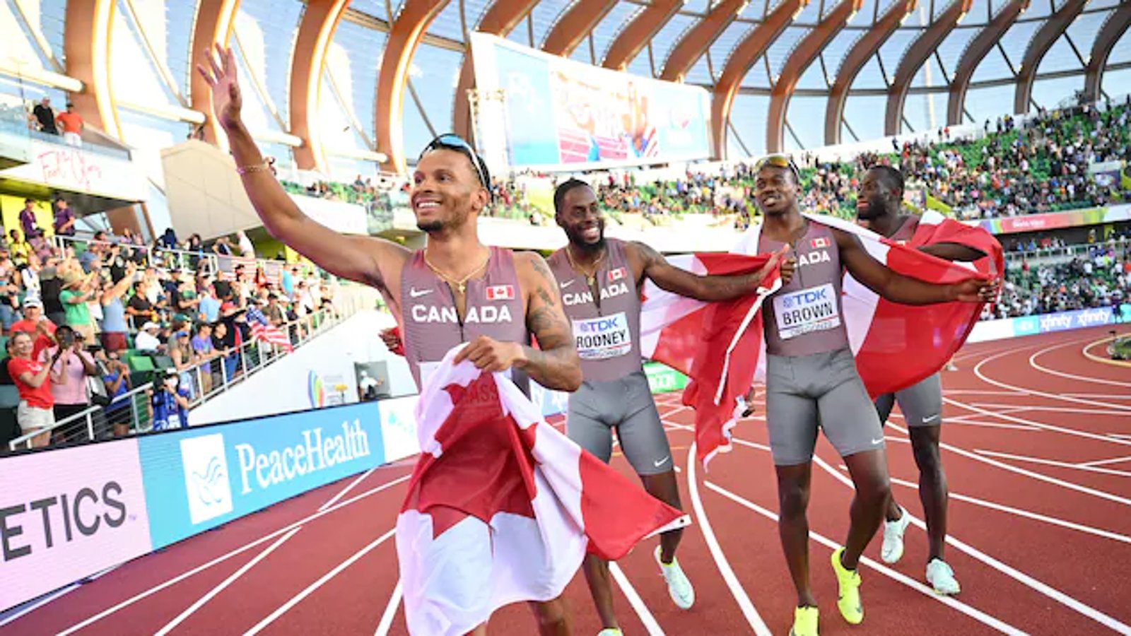 André de Grasse et l'équipe du Canada champions aux Mondiaux d'athlétisme 