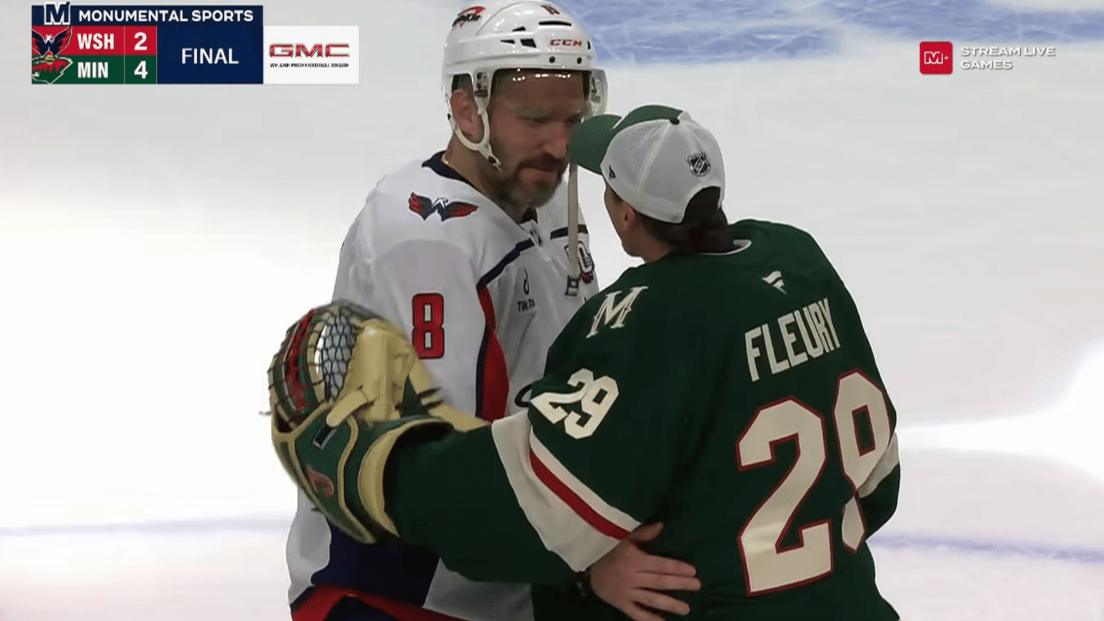 Alex Ovechkin empêche ses coéquipiers de rentrer au vestiaire afin d'aller serrer la main à Marc-André Fleury