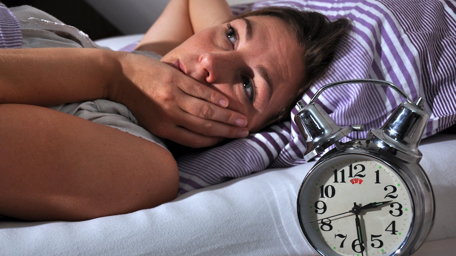 Les 7 aliments à éviter si vous avez un trouble du sommeil, selon des médecins 