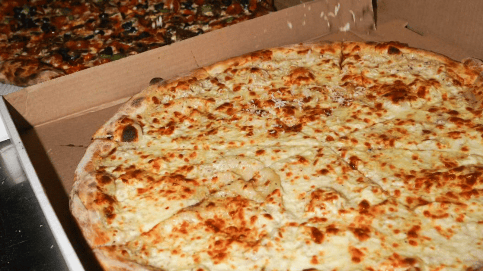 Une pizzéria d'ici remporte le prix de la « meilleure pizza au fromage » du monde.