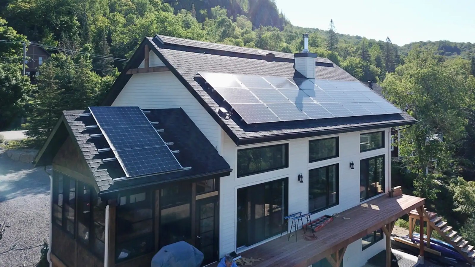 Un entrepreneur Québécois affirme que son système solaire permet d'économiser 800 $ en électricité annuellement
