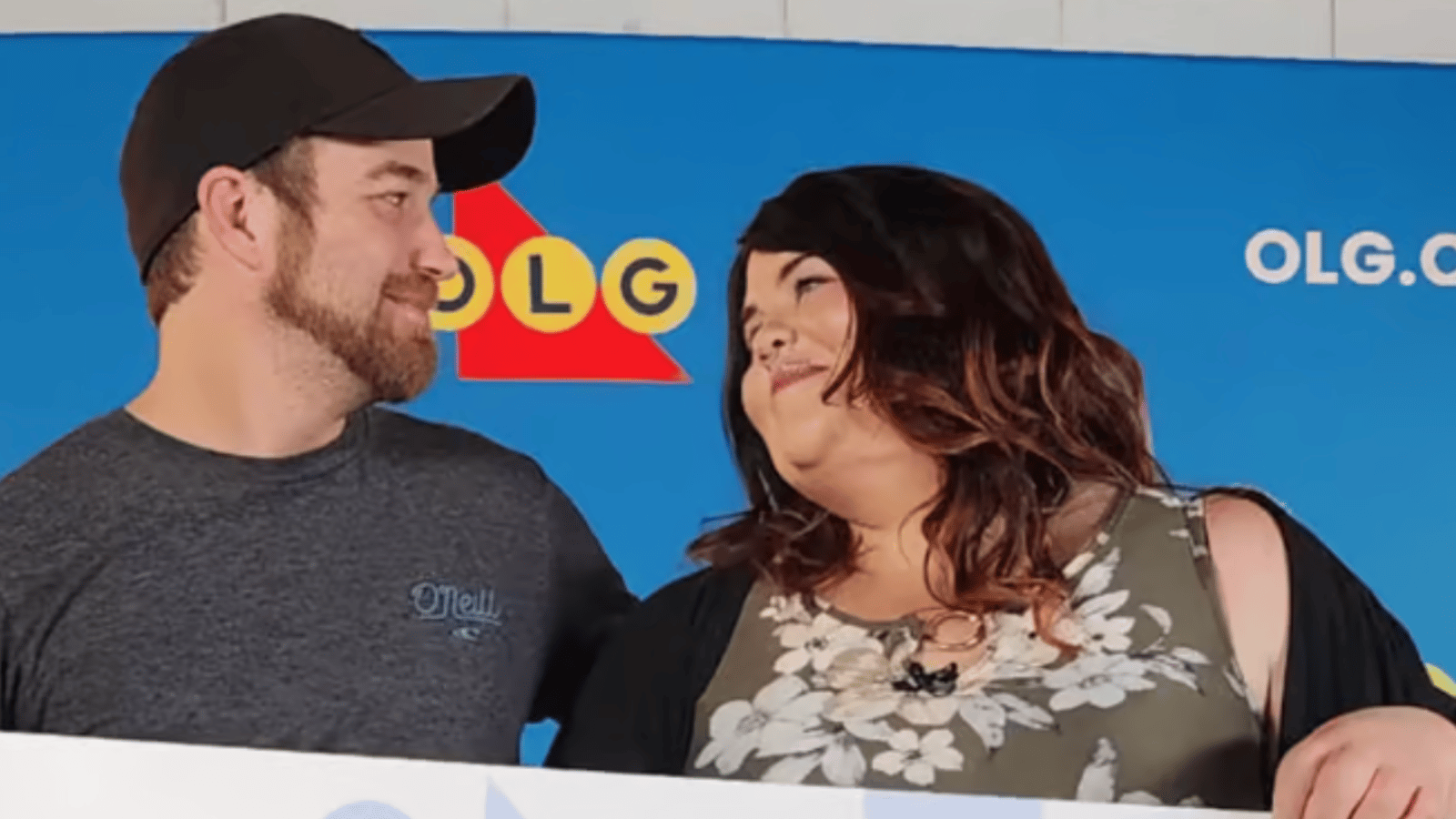 Un couple qui vient d'avoir un bébé remporte 70 millions au Lotto Max