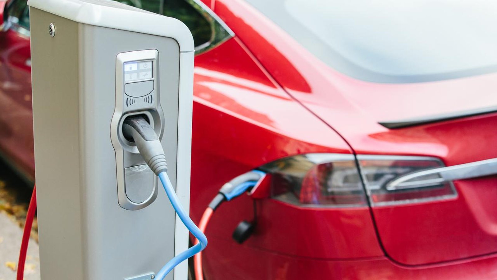 Un facteur pourrait provoquer une ruée des Québécois vers l'achat de voitures électriques. 