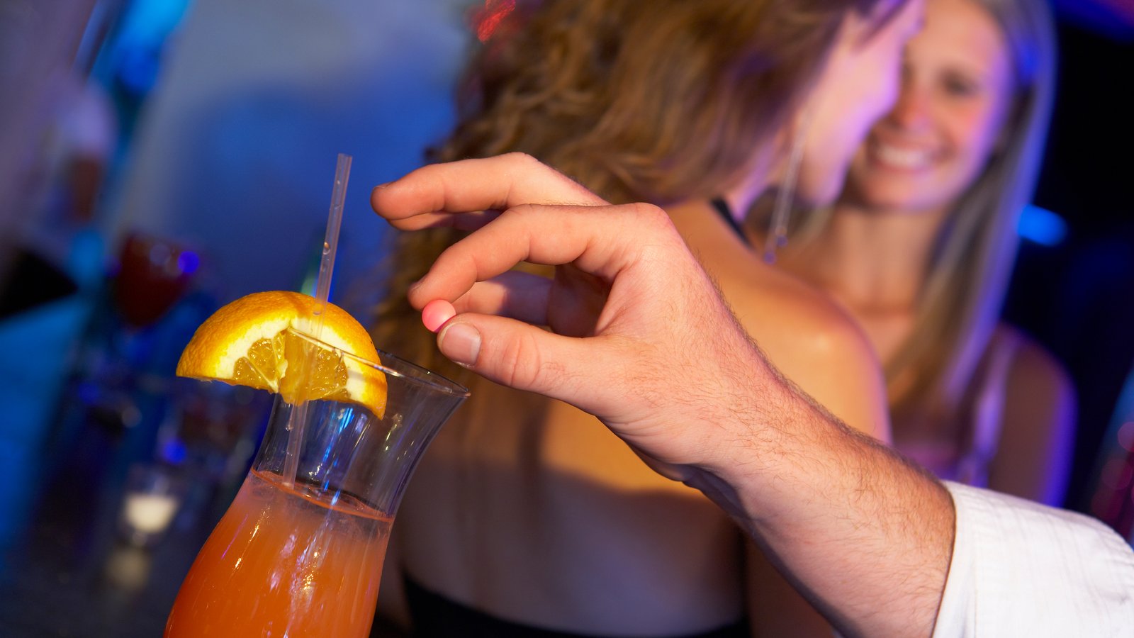 Des sous-verres pour détecter la drogue du viol distribués dans plusieurs bars du Québec