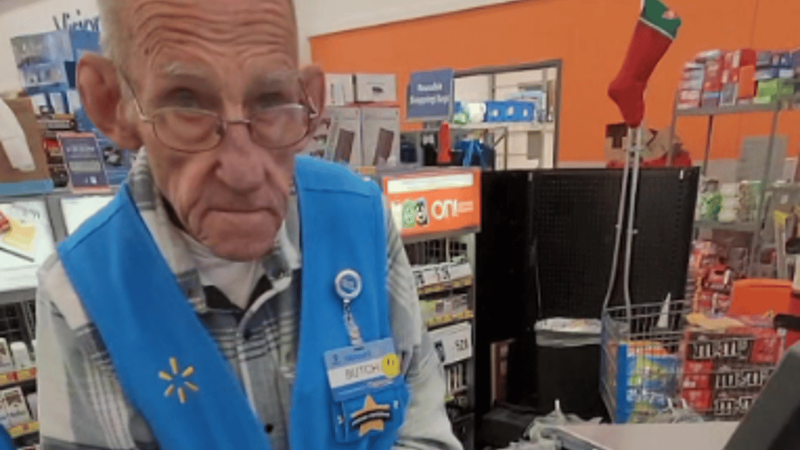 Un employé de 82 ans chez Walmart peut enfin prendre sa retraite grâce à un bon samaritain 