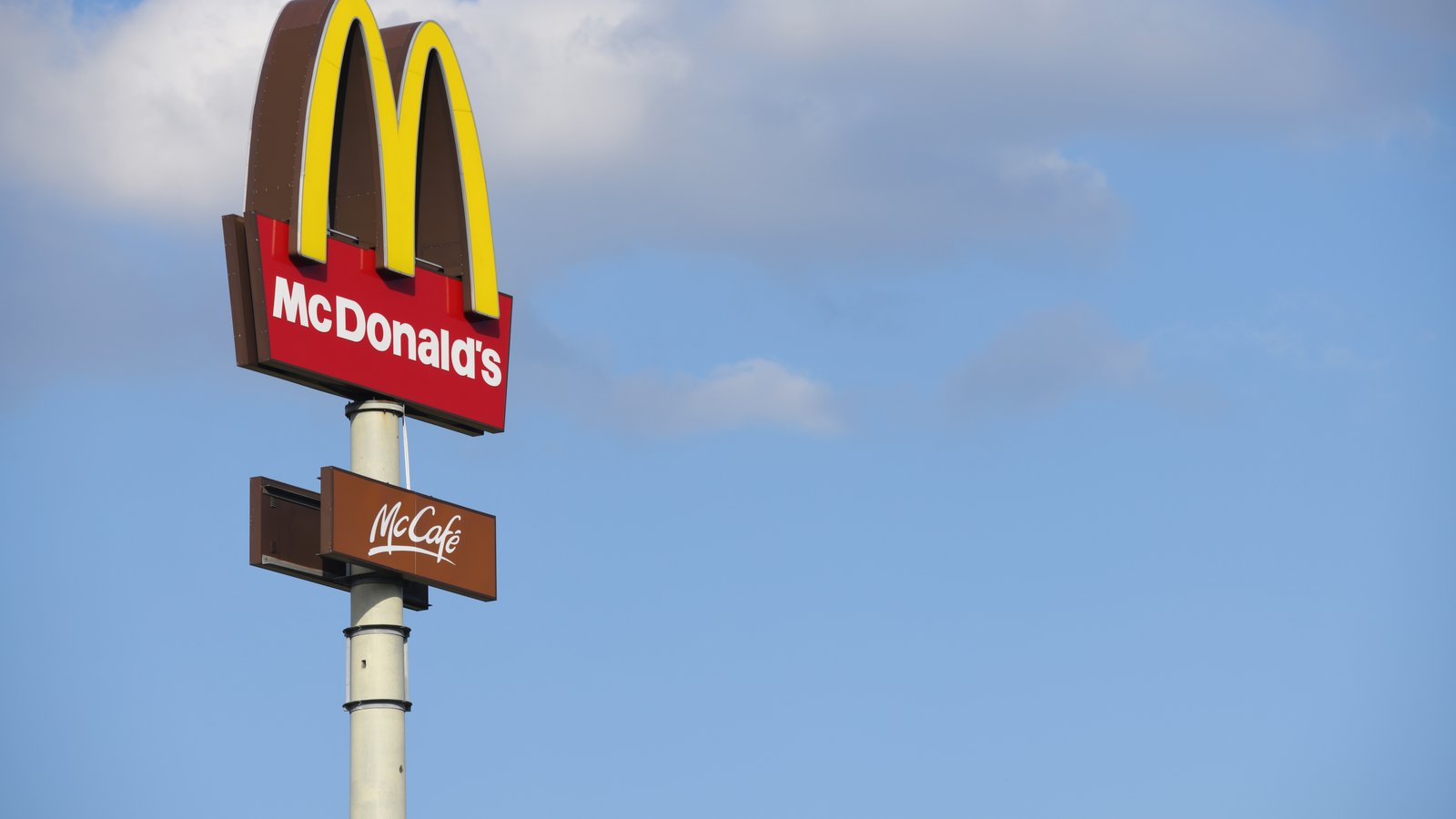 Un McDonald's des Laurentides t'offre 1000 $ si tu viens y travailler