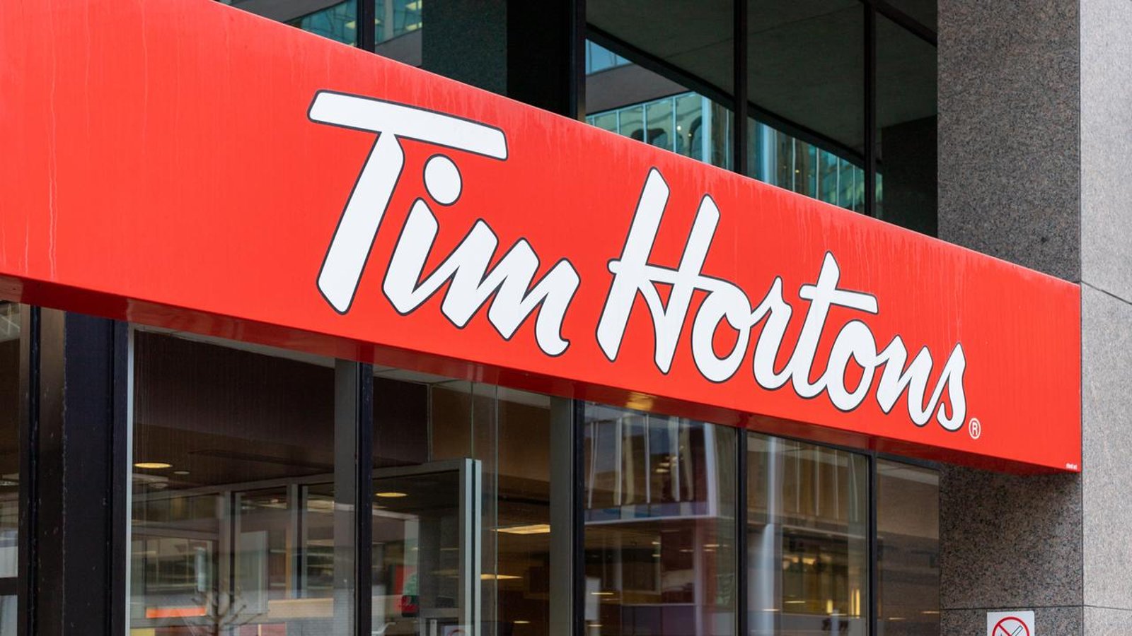 Plusieurs locataires expulsés de leur logement par un franchisé Tim Horton's