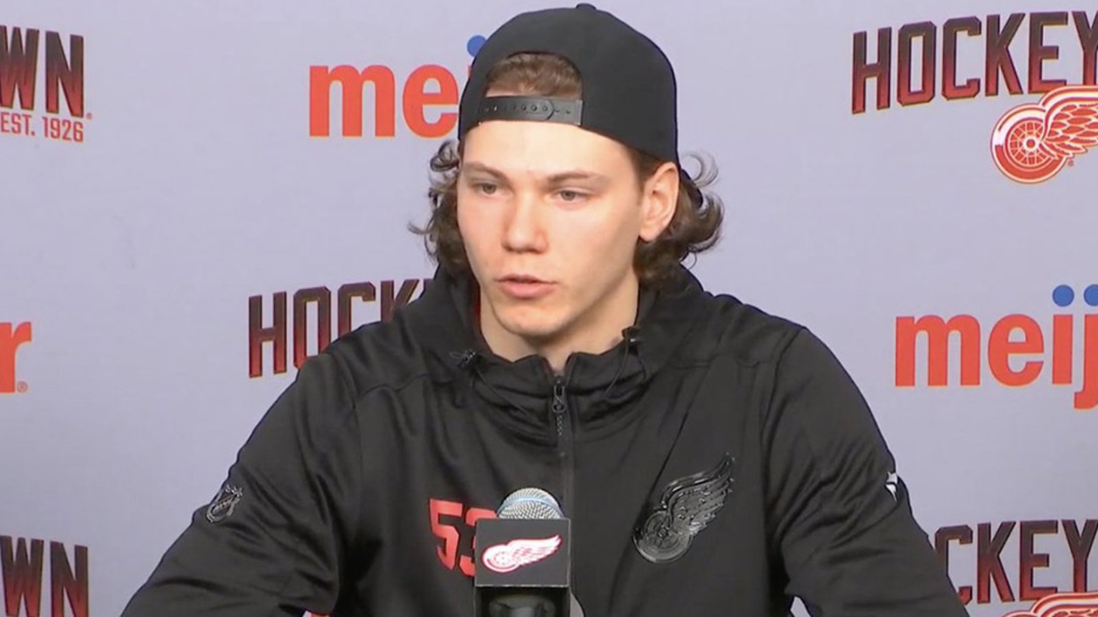 Red Wings defenseman Moritz Seider has a message for CBJ's Patrick Laine 