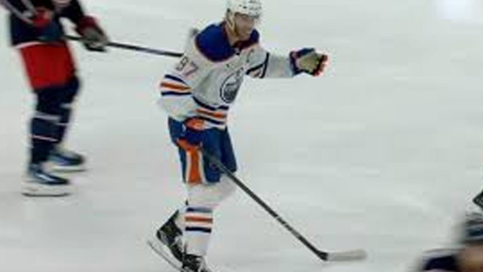 McDavid leaves Oilers, will fly back to Edmonton for medical evaluation following tonight's injury