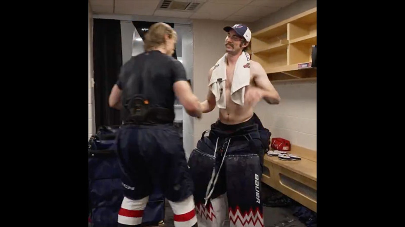 Capitals give it to Charlie Lindgren in the best way possible after last night's all-time gaffe