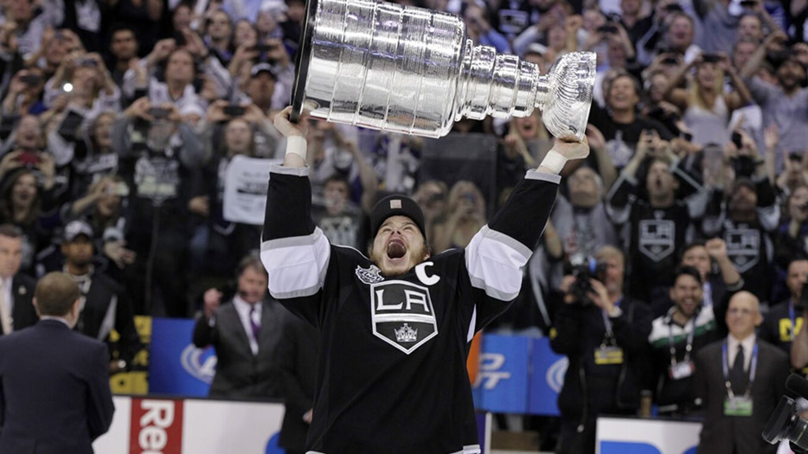 Kings to build a statue of Dustin Brown in front of arena