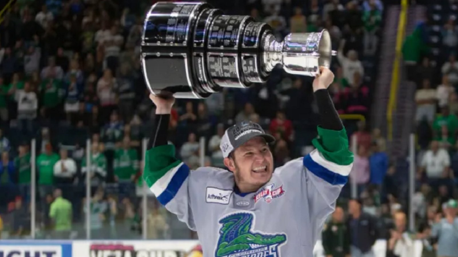 Toronto Marlies sign a pair of players on Saturday.