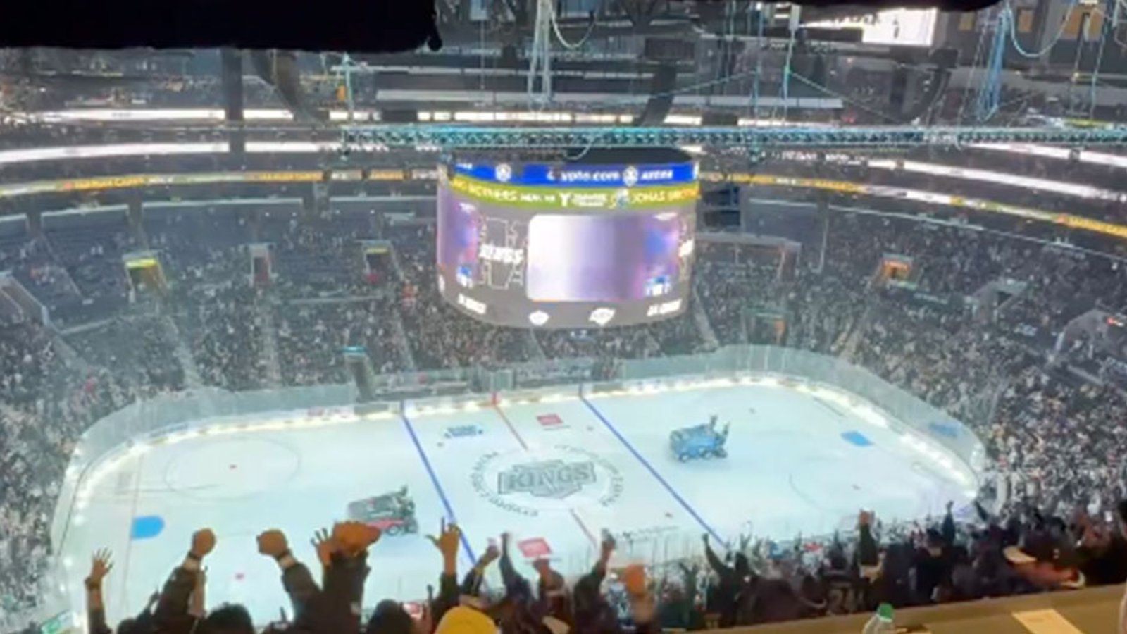 Kings fans go nuts during game when Dodgers win the World Series