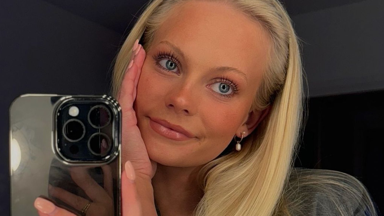 Swedish hockey star Jennifer Carlsson goes viral for her stunning looks both on and off the ice!