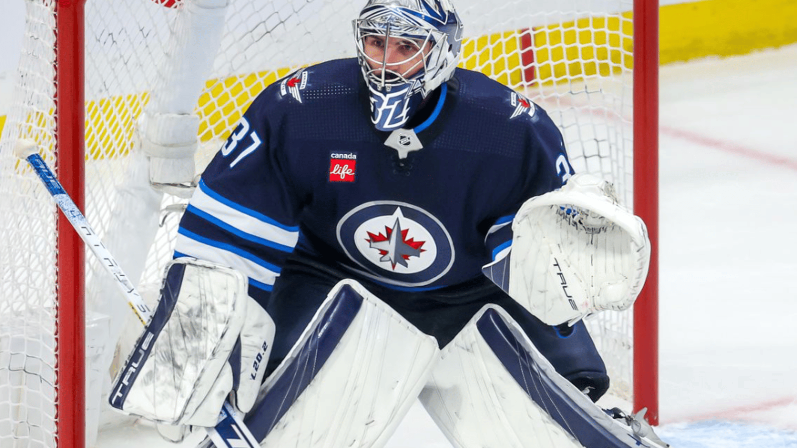 Maple Leafs, Penguins linked to Connor Hellebuyck