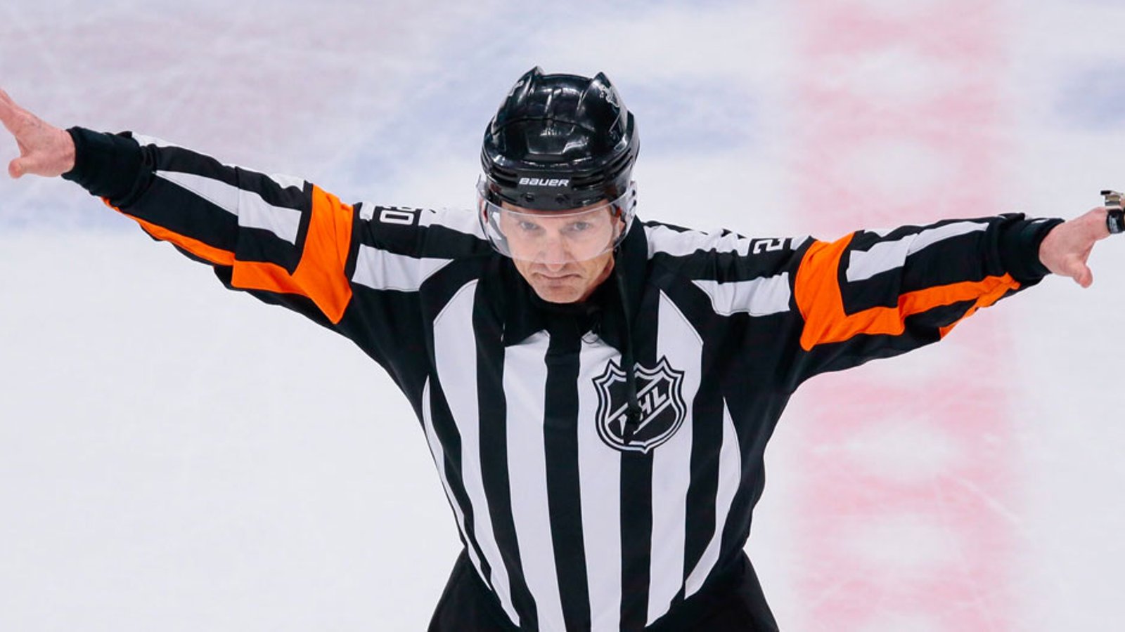 NHL ref and reporter go at each other on social media