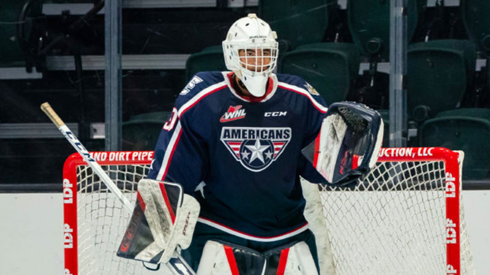WHL goalie snaps, pulls himself from game and has a meltdown in the tunnel