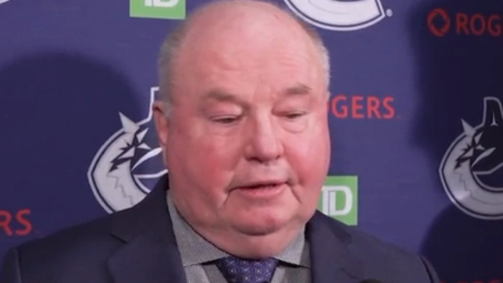 Canucks disrespect Bruce Boudreau again, just hours before his final game.