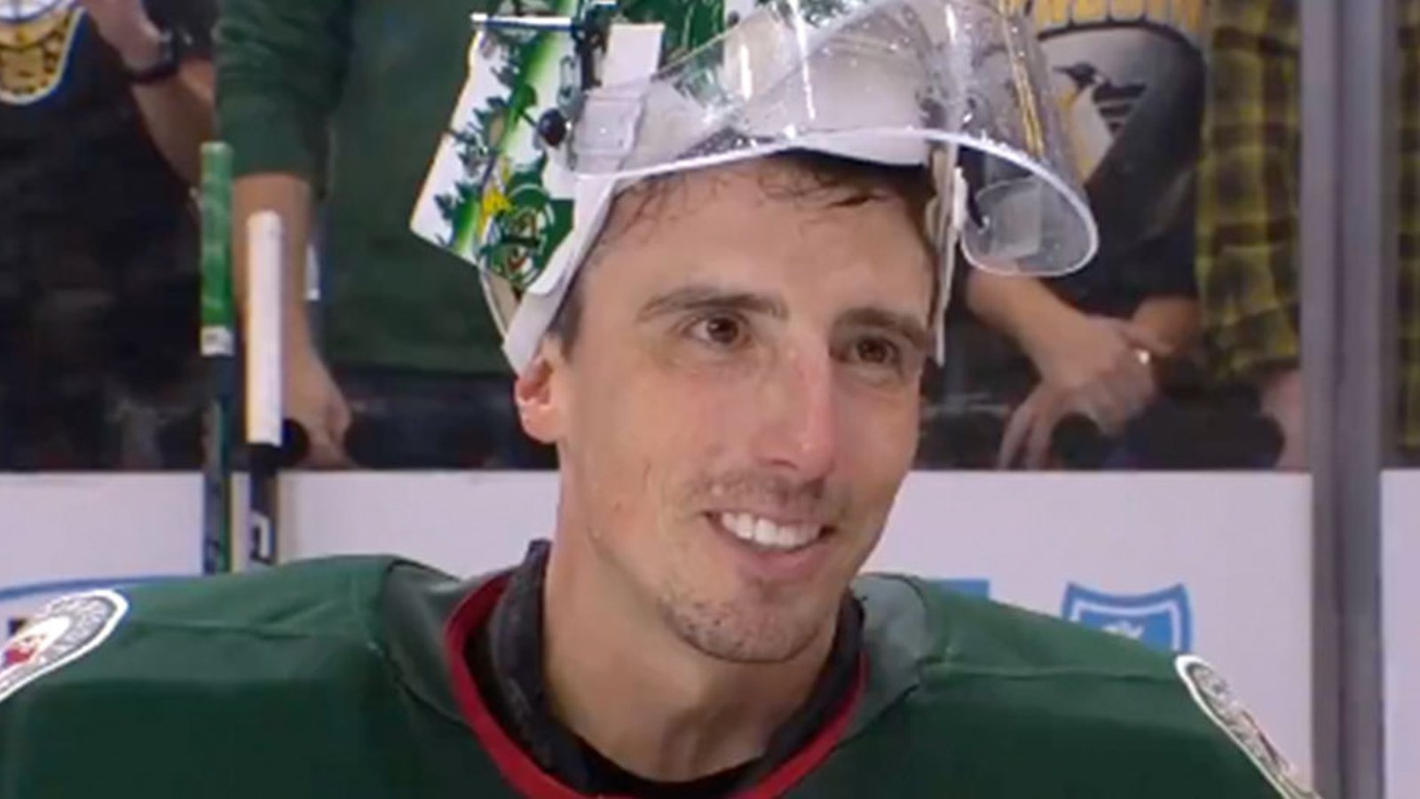 An emotional Fleury celebrates on-ice with Penguins players after being named 1st star in his last game in Pittsburgh