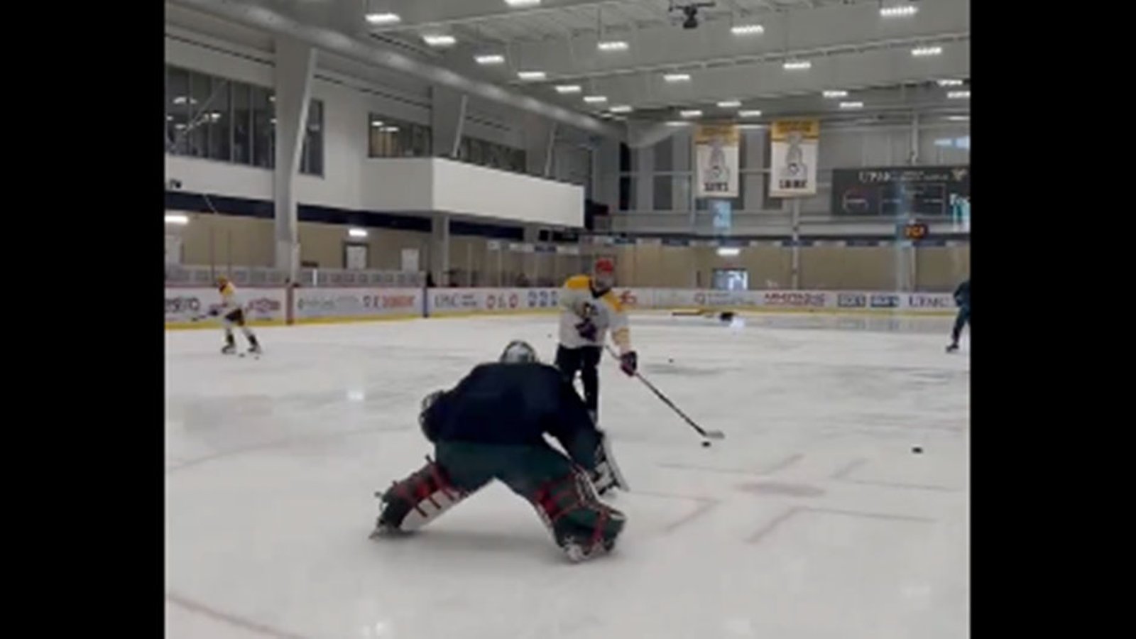 After finishing practice with Wild, Fleury stays on the ice to play with Pittsburgh teenagers