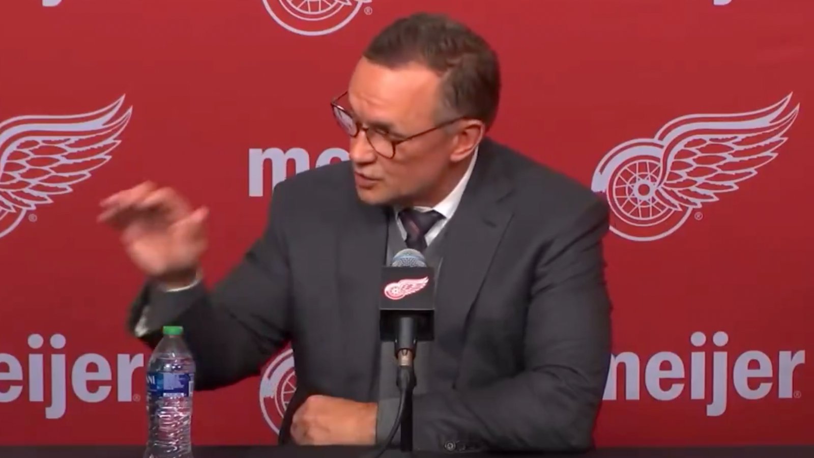 Wings GM Steve Yzerman gets snarky in his presser introducing new coach!