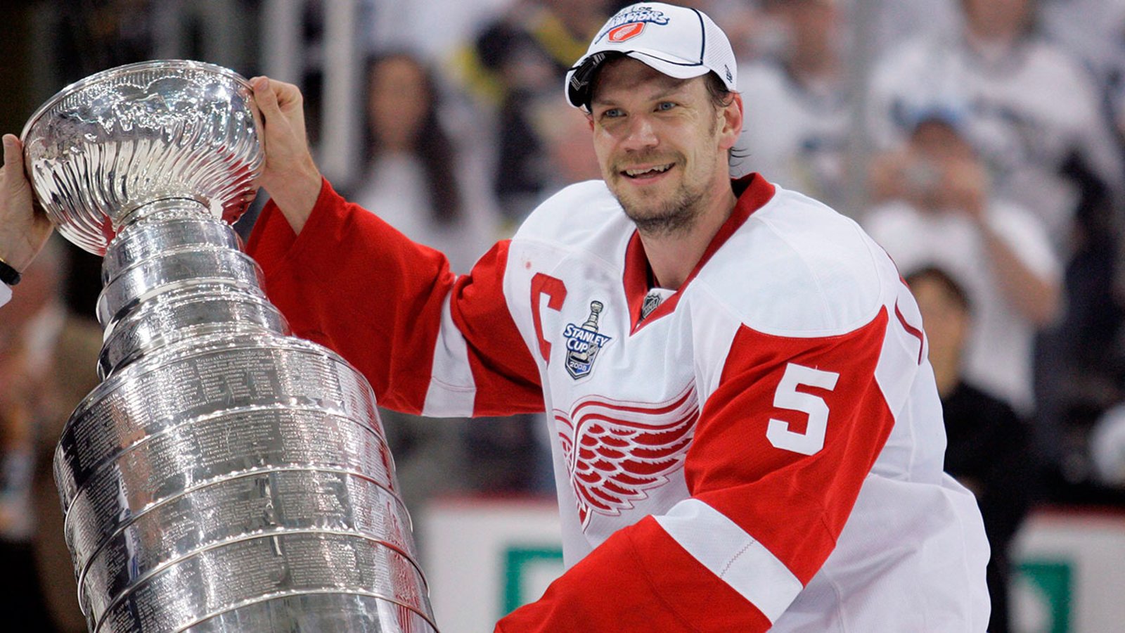 Nicklas Lidstrom earns yet another major honor 