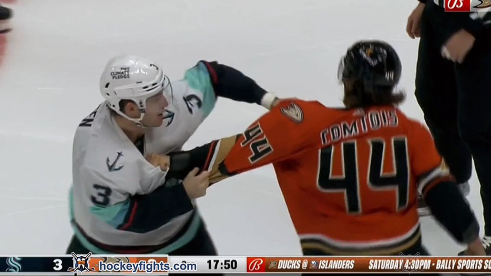 Max Comtois and Will Borgen drop the gloves in a spirited scrap