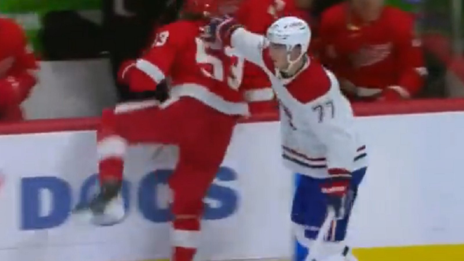 Kirby Dach makes Moritz Seider pay for his bullying.