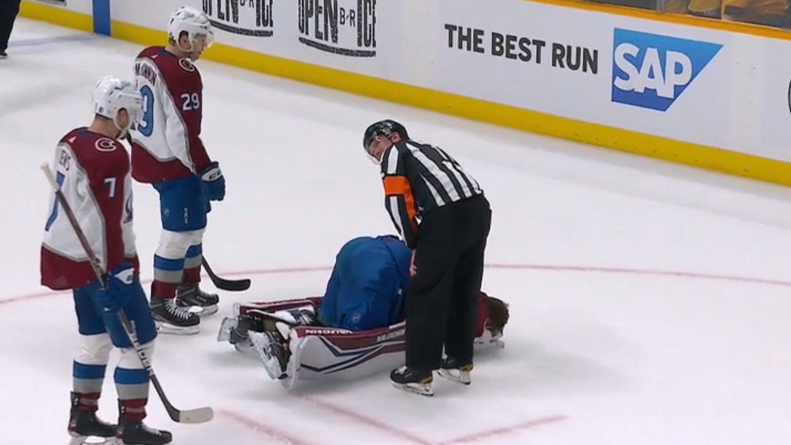 Darcy Kuemper suffers freak injury in Game 3.