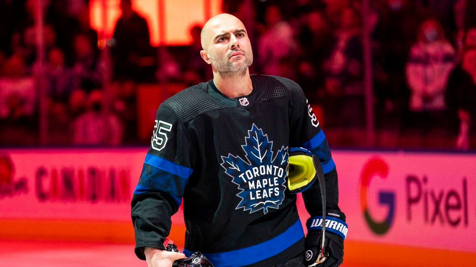 Breaking: Mark Giordano signs a new deal with the Maple Leafs.