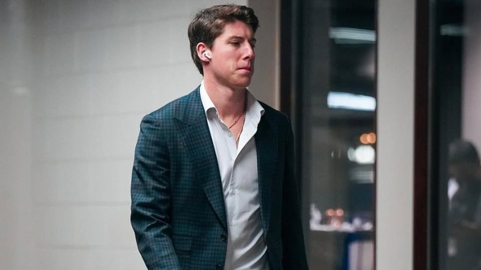 Maple Leafs’ fans harass Mitch Marner amid contract negotiations