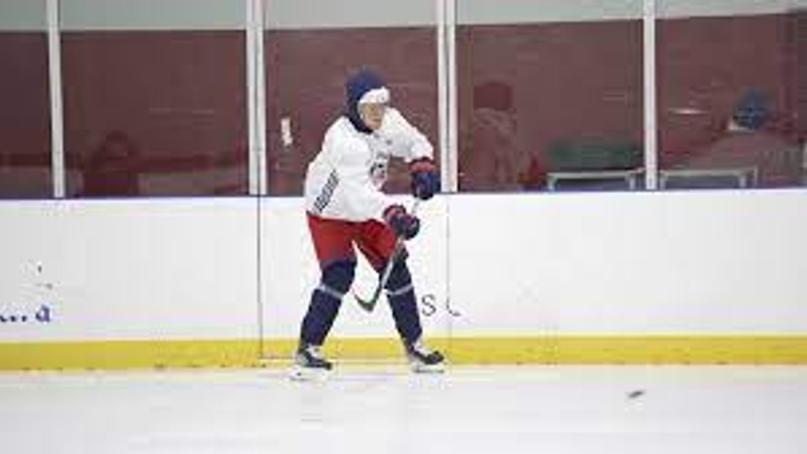 Patrik Laine trends for strange move at Jackets’ practice